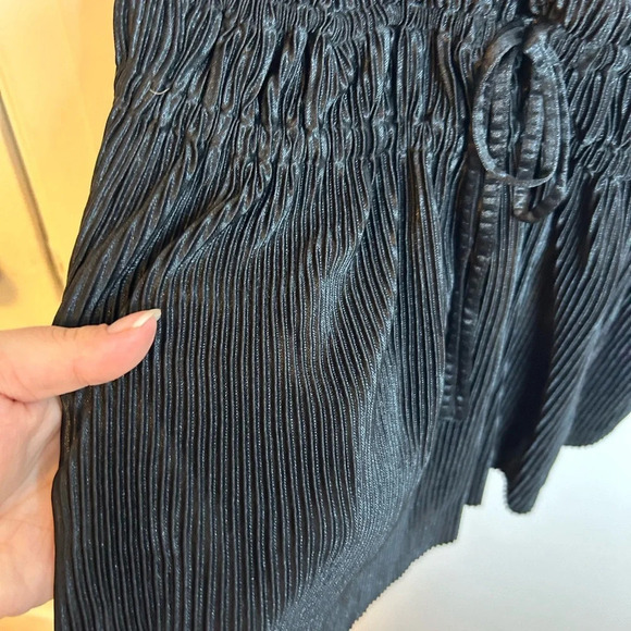 ABERCROMBIE & FITCH BLACK PLEATED WRAP TOP - Picture 5 of 5